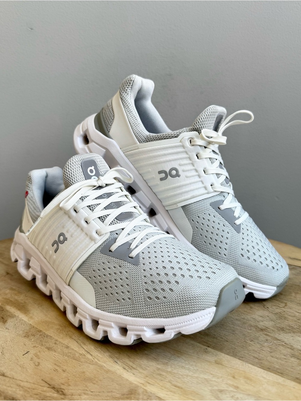 On Running Cloudswift Sneakers – Glacier White / Grey
